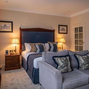 Manor Room